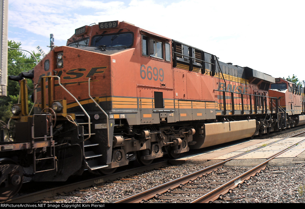 BNSF 6699